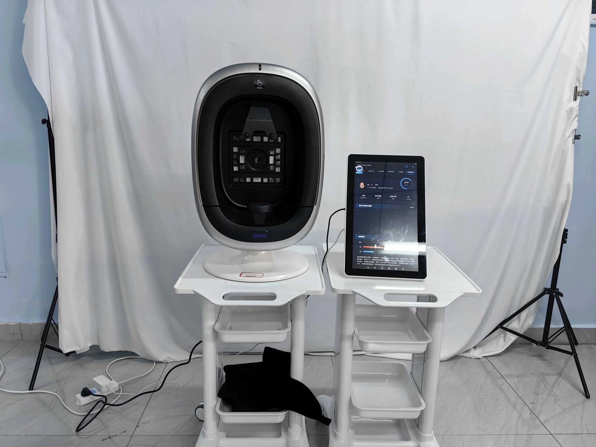 Professional AI Skin Analyzer Machine Facial Tester Scanner Device for Spa Salon Face Skin Diagnostics and Beauty Analysis